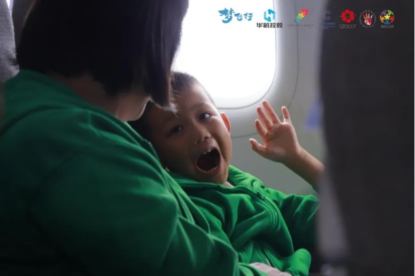 两幼童英勇护家，守护希望与未来